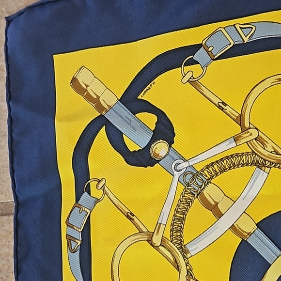 Hermès Daek Blue Yellow Gold "Eperon D'or " Silk 45 Carre Scarf Twilly - Picture 5 of 5